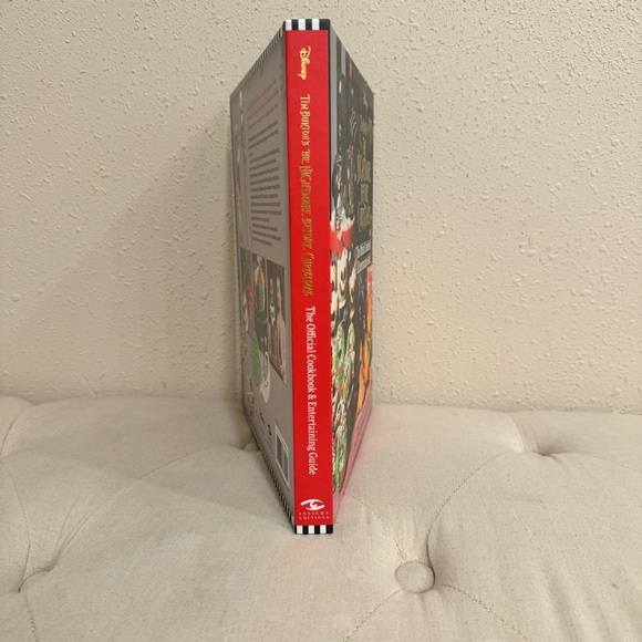 New The Nightmare Before Christmas: The Official Cookbook & Entertaining Guide - Picture 3 of 7